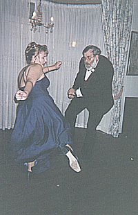 dkdance.jpg (17874 bytes)